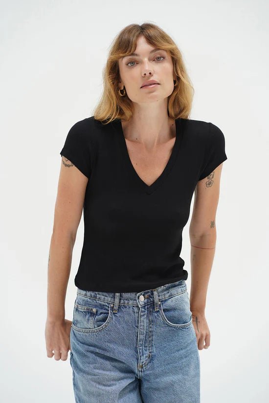 Fitted Ribbed V Neck - Black - Elle Maxine