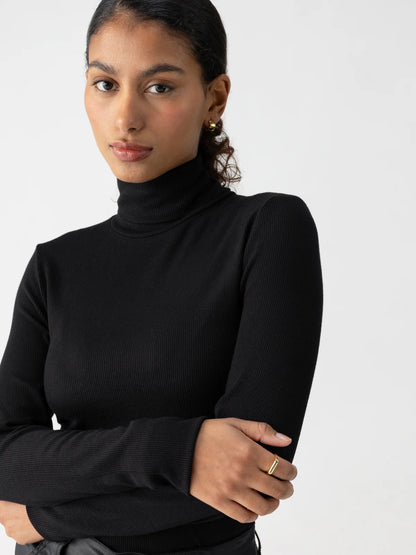 Essential Turtleneck- Black