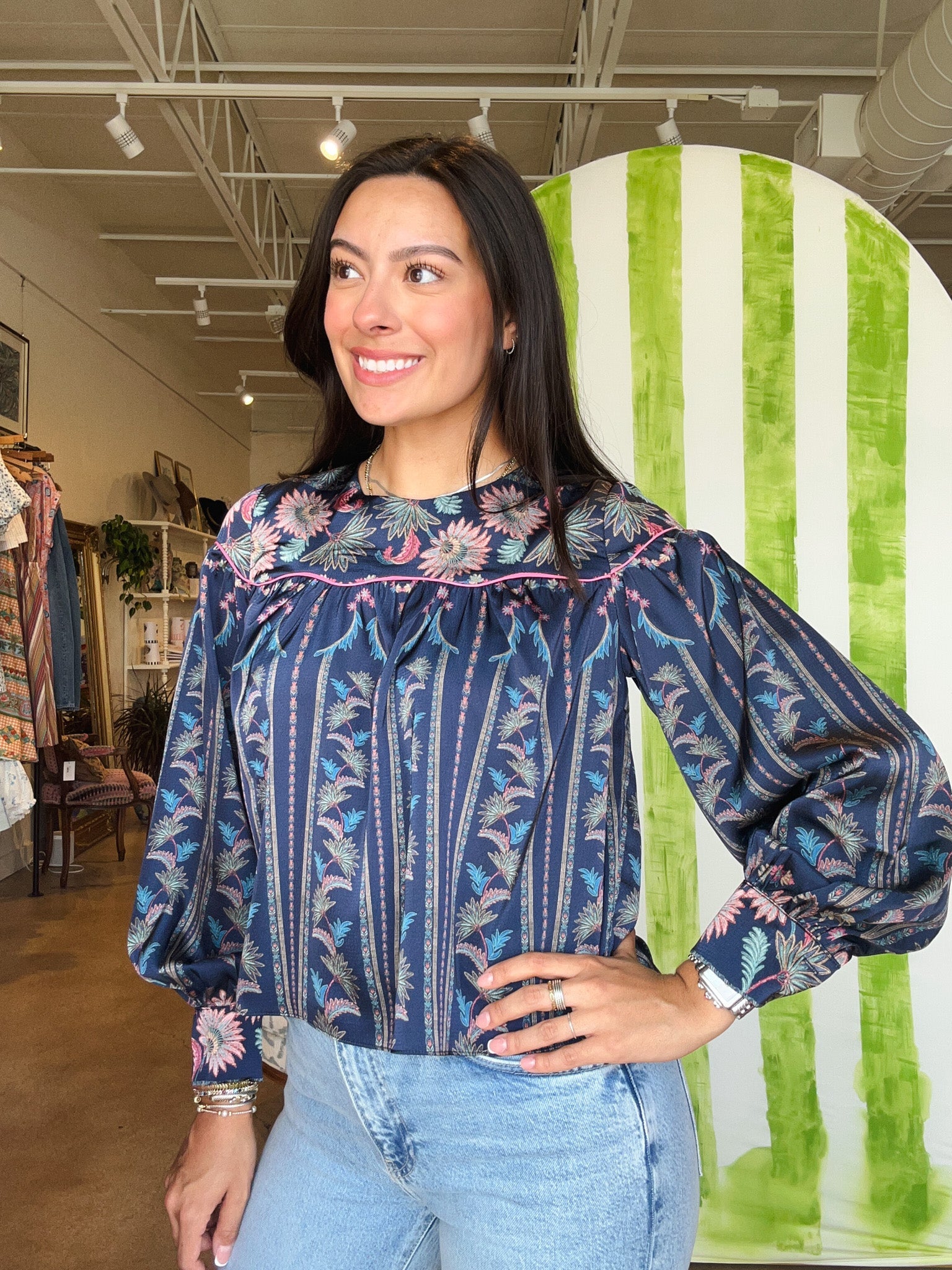 Baily Scallop Piping Top - Elle Maxine