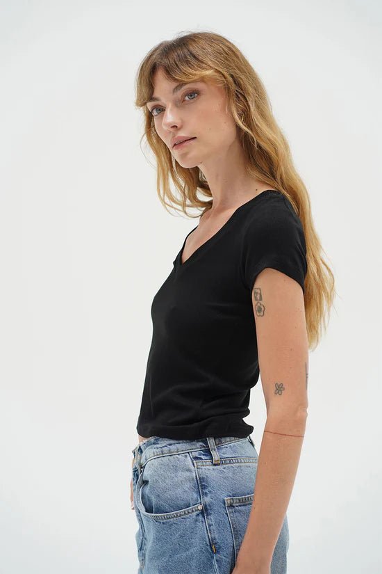 Fitted Ribbed V Neck - Black - Elle Maxine